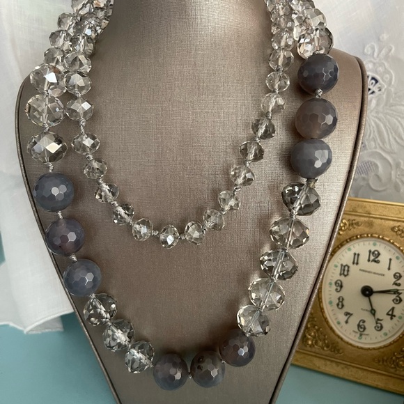 LONG STRAND CRYSTAL AND GLASS GREY TONE NECKLACE. - Picture 4 of 7